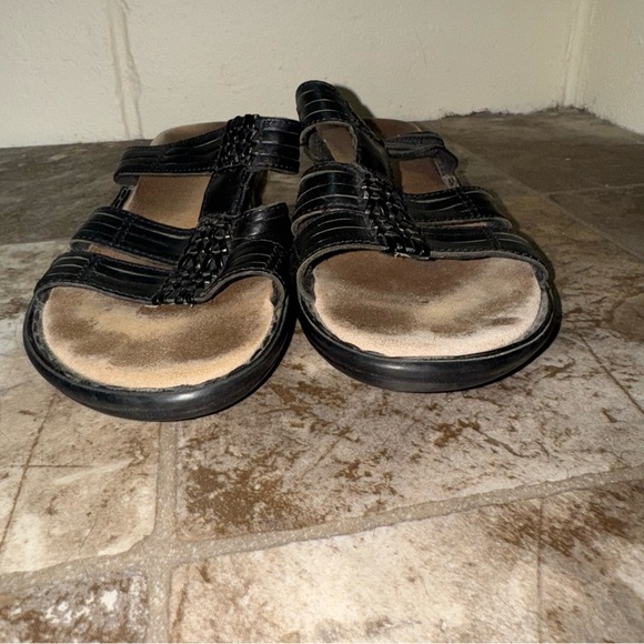 Women’s Clark’s Brand Black Real Leather Strappy Sandals Shoes Size 11/12 - Picture 10 of 15